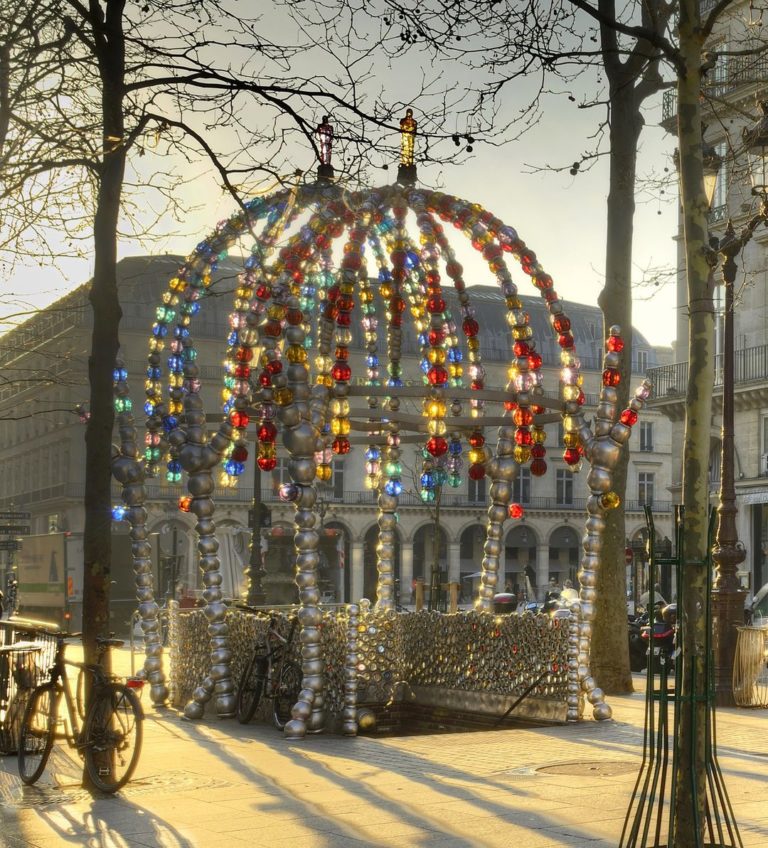 Station De Métro Palais Royal Jean Michel Othoniel Zoom Artiste : Othoniel et ses colliers de perles